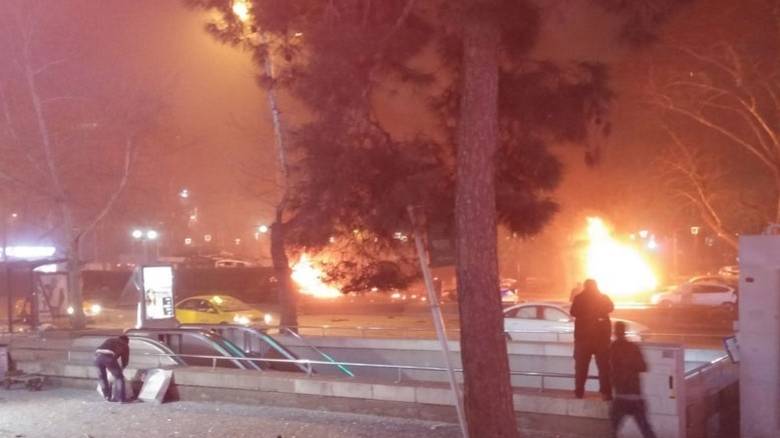 EKTAKTO! Η Τουρκία στο δρόμο του χάους: Νέο μακελειό στη Σμύρνη με μπαράζ πυροβολισμών, ρίψεις χειροβομβίδων και εκρήξεις – Bίντεο-ντοκουμέντο (εικόνες)
